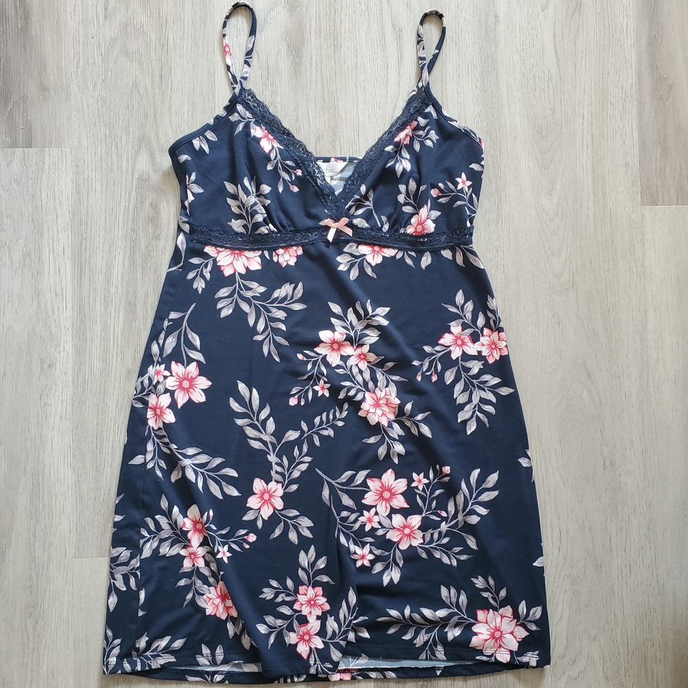 🍀2/$30🍀 Navy Floral Soft Chemise - Marilyn Monroe - L